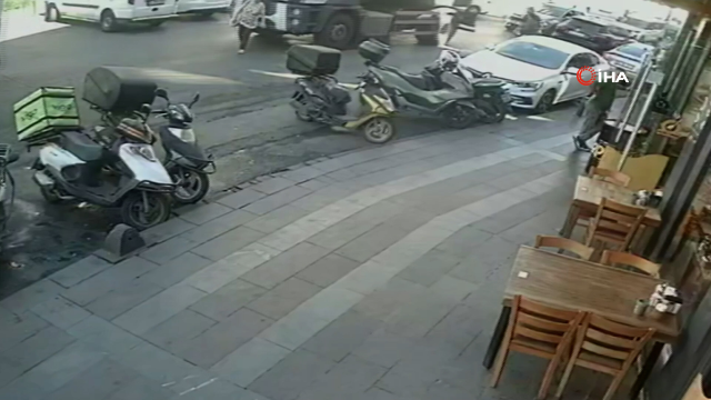 Talihsiz kadın tonlarca ağırlığın altında kaldı! O anlar kamerada