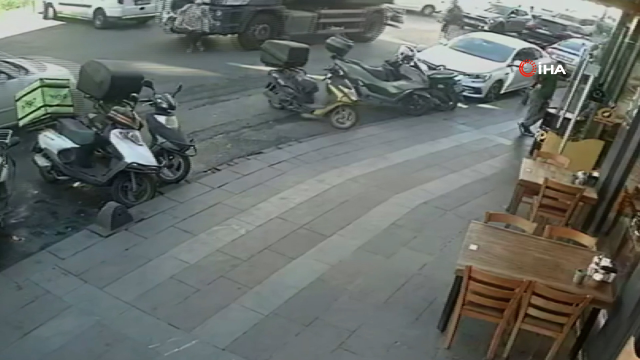 Talihsiz kadın tonlarca ağırlığın altında kaldı! O anlar kamerada