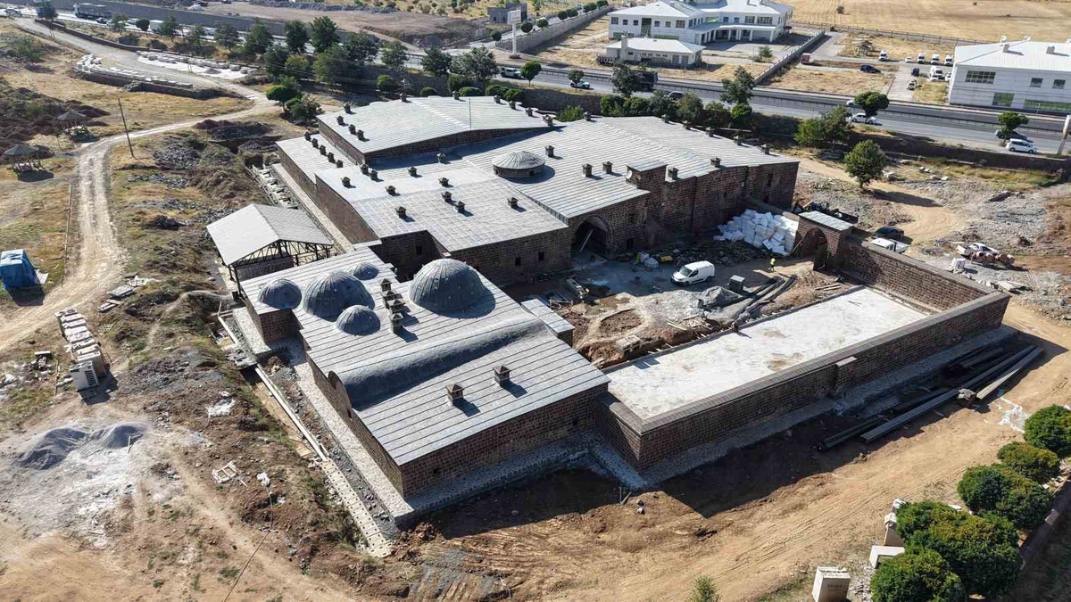 Bitlis\'te El Aman Hanı ve Ahmet Eren Konağı restorasyonla turizme açılıyor