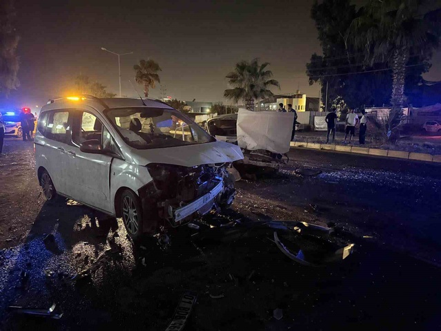 Mersin Tarsus'ta otomobil karşı şeride geçti, 6 yaşındaki çocuk öldü