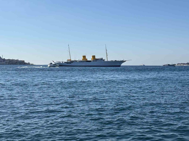 TCG Savarona eğitim gemisi Dolmabahçe açıklarında demirledi