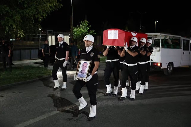 Muş'ta trafik kazasında ölen bekçi Yunus Yıldız dualarla toprağa verildi