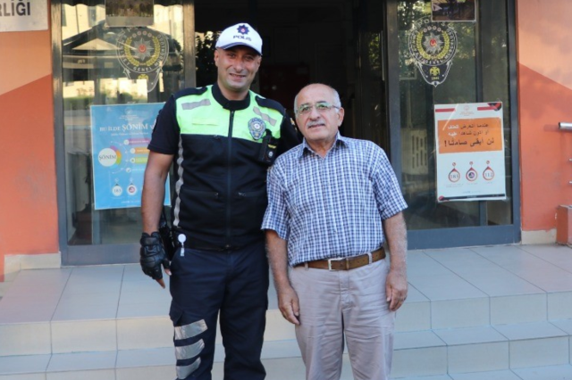 Türk polisi, yolda yürürken kalp krizi geçiren adamın hayatını böyle kurtardı
