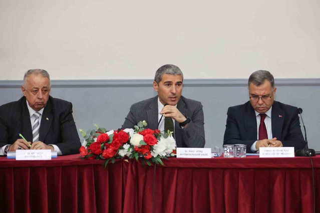 Afyonkarahisar'da okul güvenliği toplantısı Vali Dr. Naci Aktaş başkanlığında yapıldı