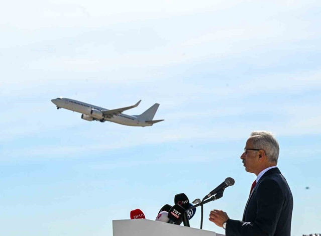 Siirt Havalimanı yeniden uçuşlara açıldı, ilk yolcu uçağı İstanbul'dan indi
