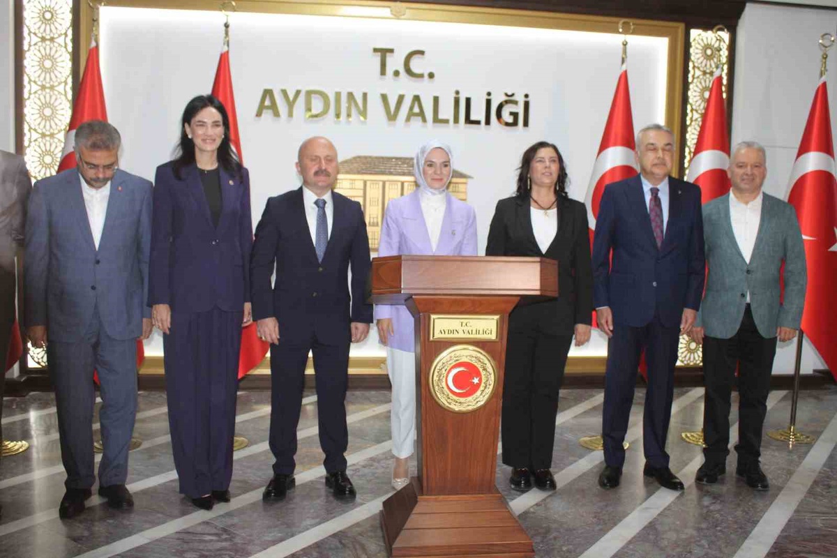Bakan Göktaş Aydın\'da valilik ve büyükşehir ziyaretlerini tamamladı