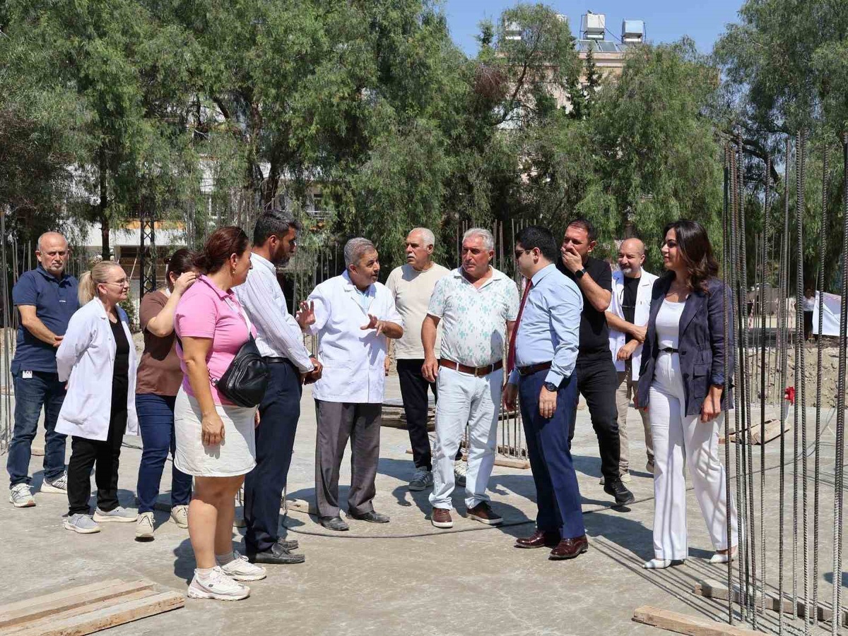 Hatay Arsuz'da yıkılan sağlık merkezinin yeni binası için çalışmalar sürüyor