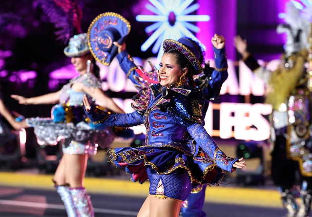 Shanghai Turizm Festivali'nde 21 araç ve 21 ekiple geçit töreni düzenlendi