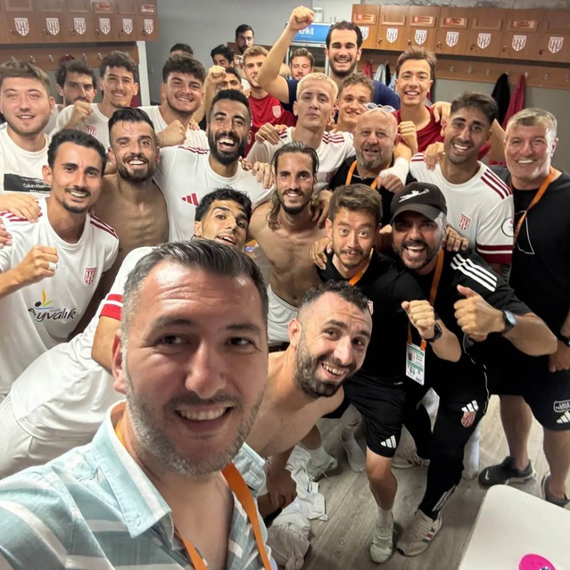 Ayvalıkgücü Belediyespor Kepez Spor'u 4-1 yenerek 2'de 2 yaptı
