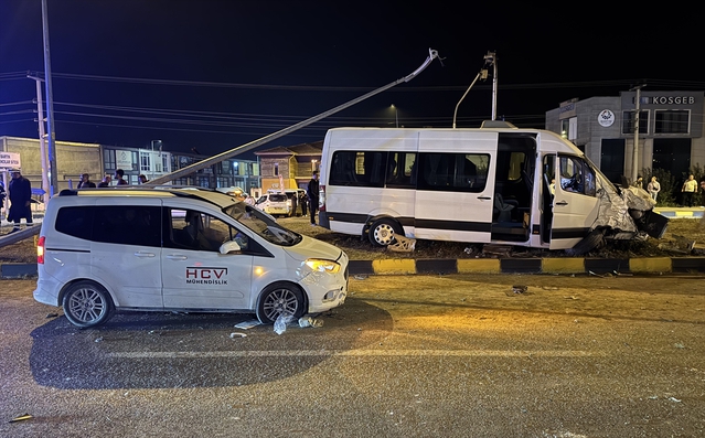 Bartın'da düğün dönüşü kaza, 3'ü çocuk 21 kişi yaralandı