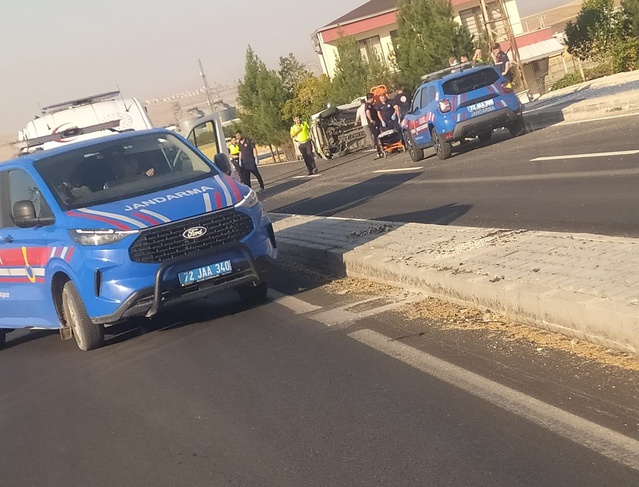 Batman-Beşiri kara yolunda takla atan otomobilde 4 kişi yaralandı