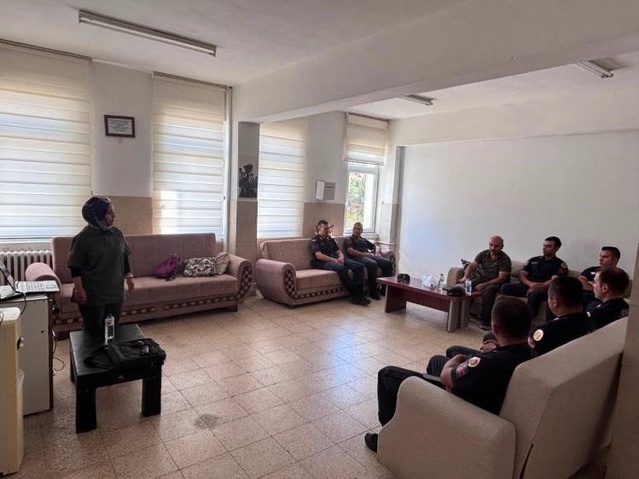 Bilecik İnhisar'da jandarmaya av koruma ve biyokaçakçılık eğitimi verildi