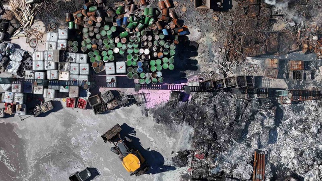 Bolu Gerede'de geri dönüşüm fabrikası küle döndü, 2 işçi yaralandı