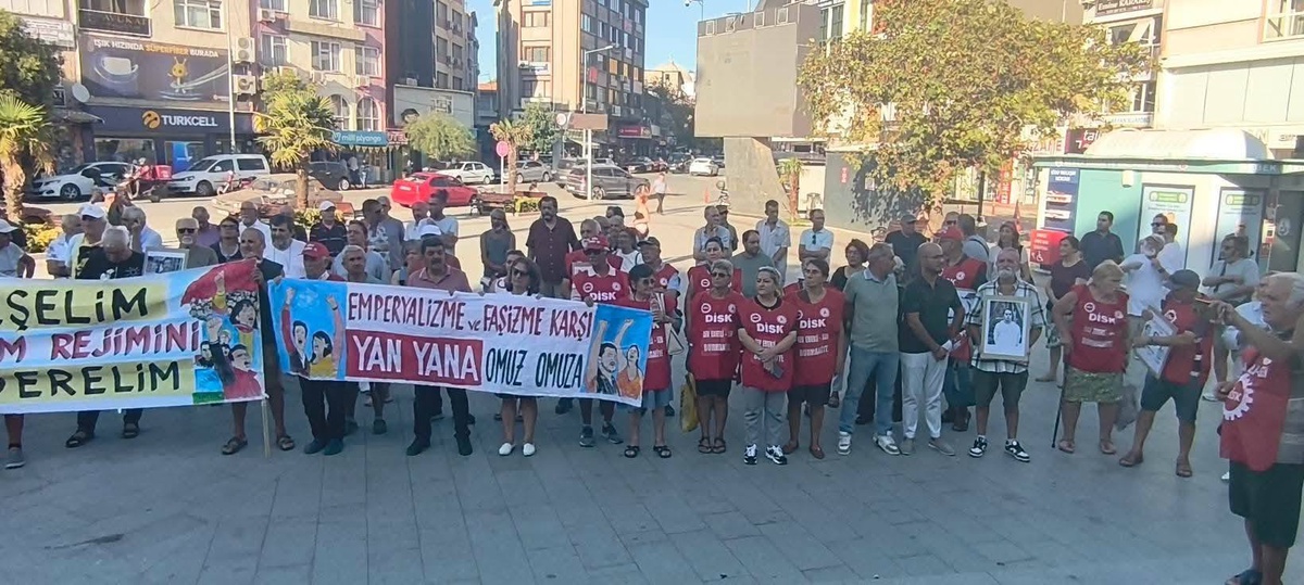 Burhaniye\'de 12 Eylül için buluşan Emek ve Demokrasi Bileşenleri \'Affetmeyeceğiz\' dedi