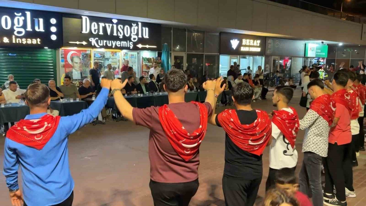 Bursa Demirtaş\'ta 50 asker adayı 103 yıllık gelenekle uğurlandı