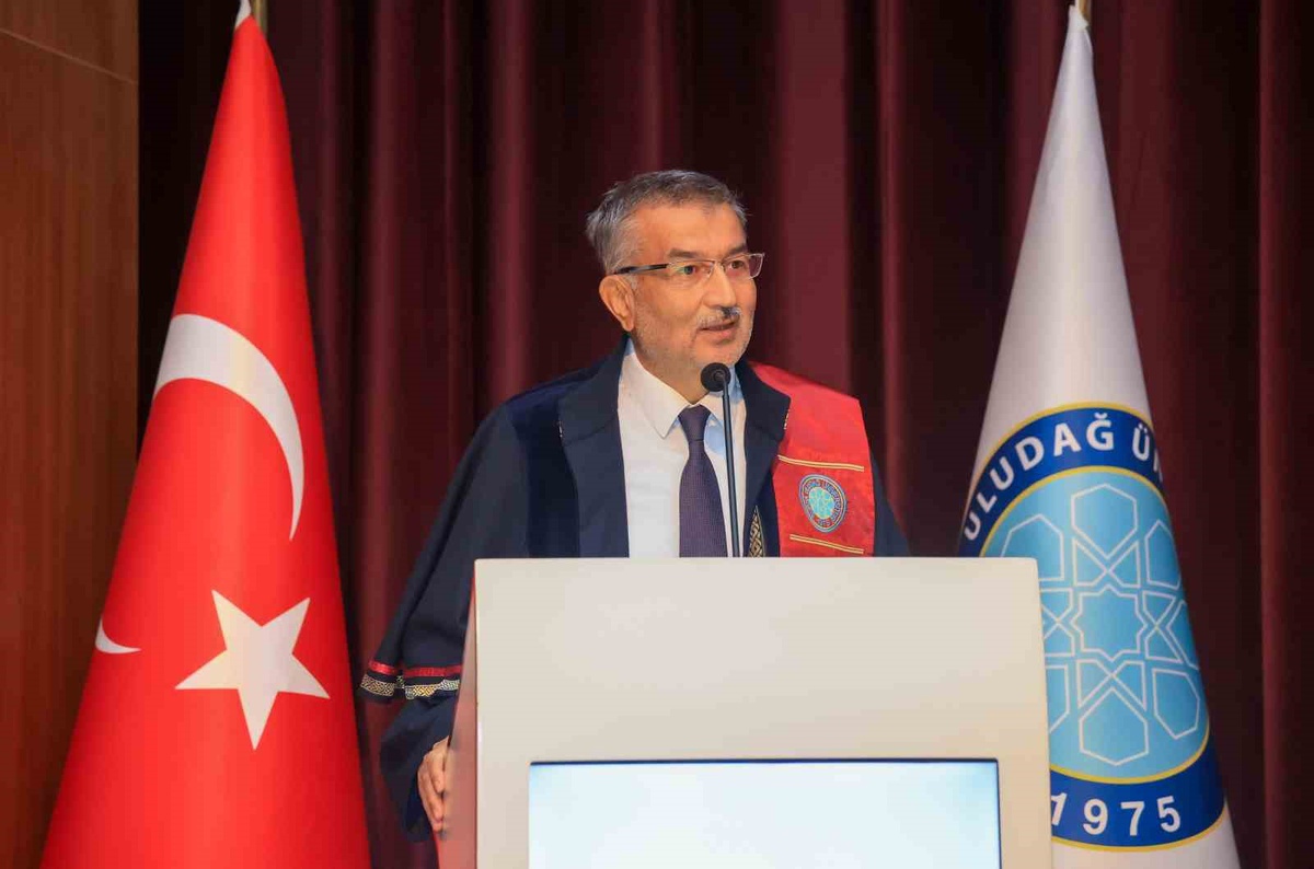 BUÜ Tıp Fakültesinde ilk ders töreni 2026 YKS\'de ilk üçe girenlere belge verildi