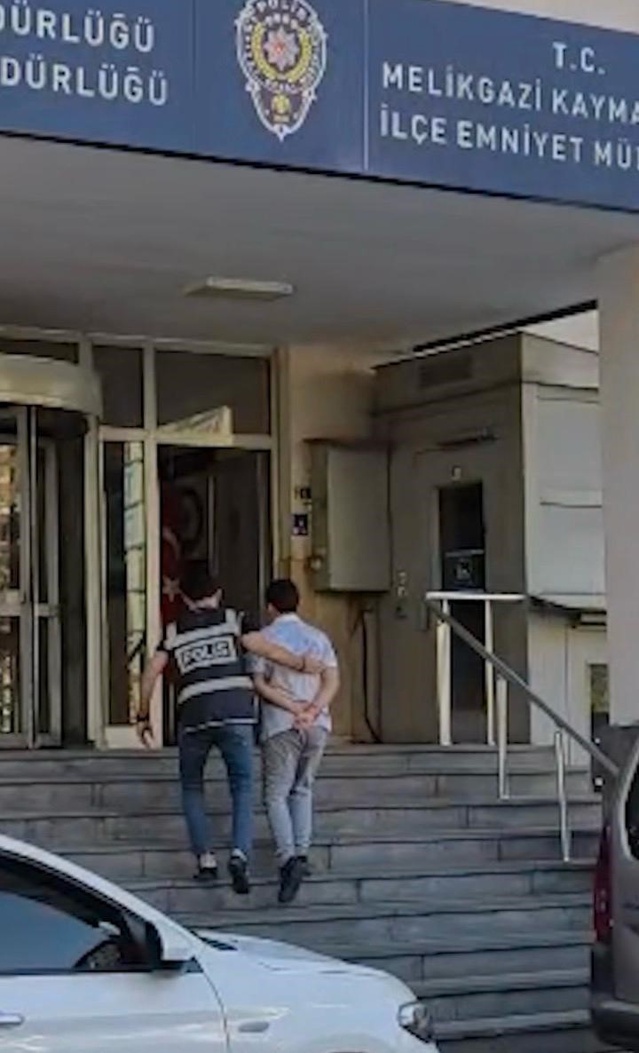 Kayseri'de çekirdek satan 9 yaşındaki çocuğun parasını çalan 3 kişi yakalandı