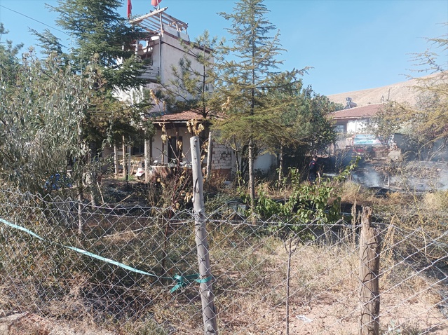 Çorum'da bahçesindeki otları yakan 81 yaşındaki kişi alevler arasında can verdi
