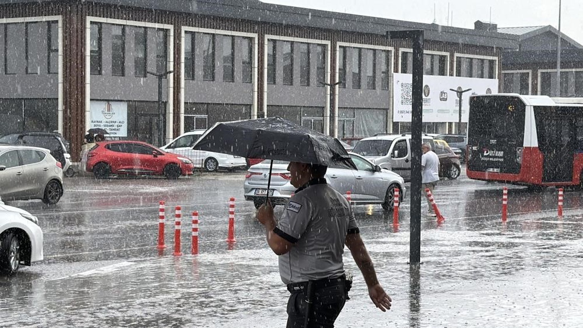 Düzce\'de okullar açılmadan sağanak uyarısı geldi