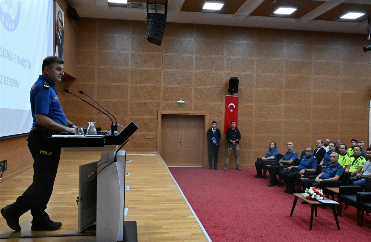 Edirne Emniyet Müdürlüğünde okul güvenliği için 2026-2027 tedbirleri görüşüldü