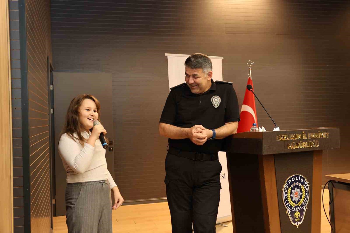 Erzurum\'da polis çocukları için eğitime destek buluşması düzenlendi