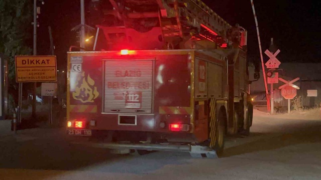 Elazığ T Tipi Cezaevi'nde yangın: 17 mahkum dumandan etkilenerek hastaneye kaldırıldı