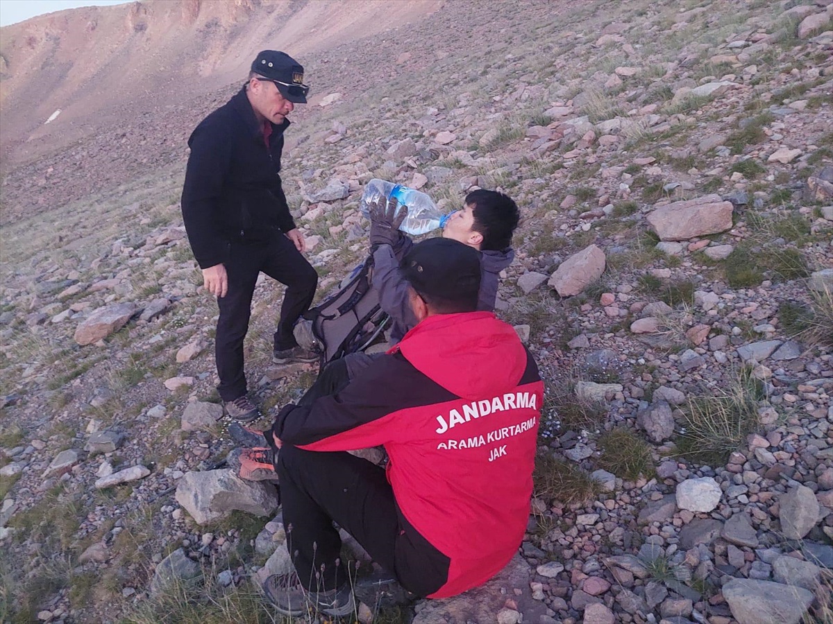 Erciyes Dağı\'nda mahsur kalan yabancı turist JAK ve AFAD ekiplerince kurtarıldı