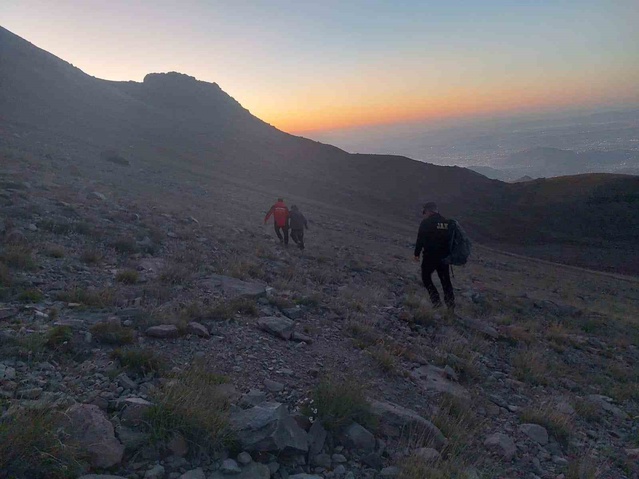 Erciyes Dağı'nda mahsur kalan yabancı uyruklu kişi JAK ve AFAD ekiplerince kurtarıldı