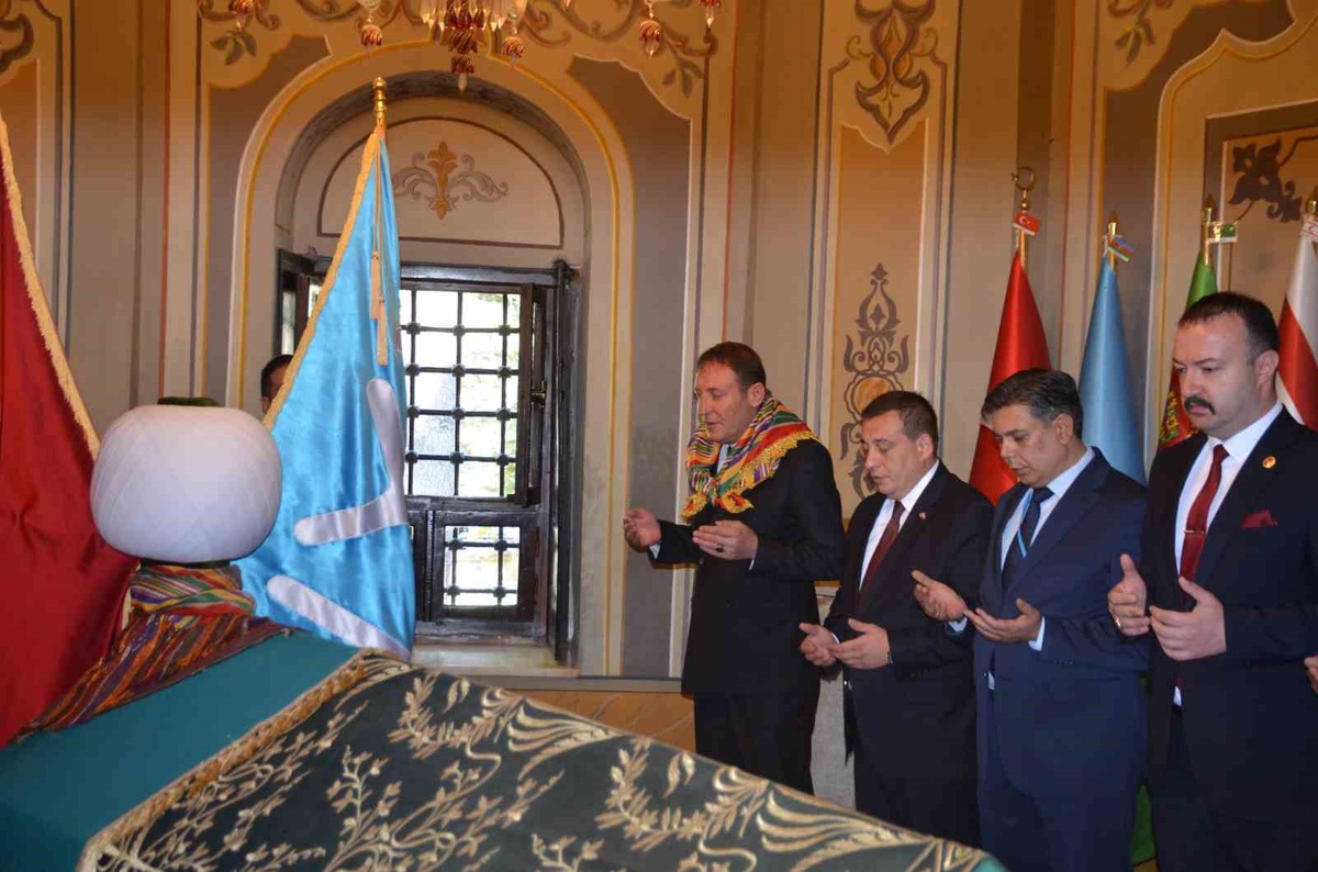 Söğüt\'te 745. Yörük Şenlikleri son günü türbe ziyaretiyle başladı