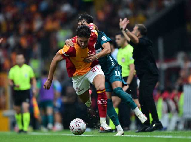 Gemisini kurtaran kaptan! Galatasaray, <a class='keyword-sd' href='/abdulkerim-bardakci/' title='Abdülkerim Bardakcı'>Abdülkerim Bardakcı</a>'nın füzesiyle kazandı