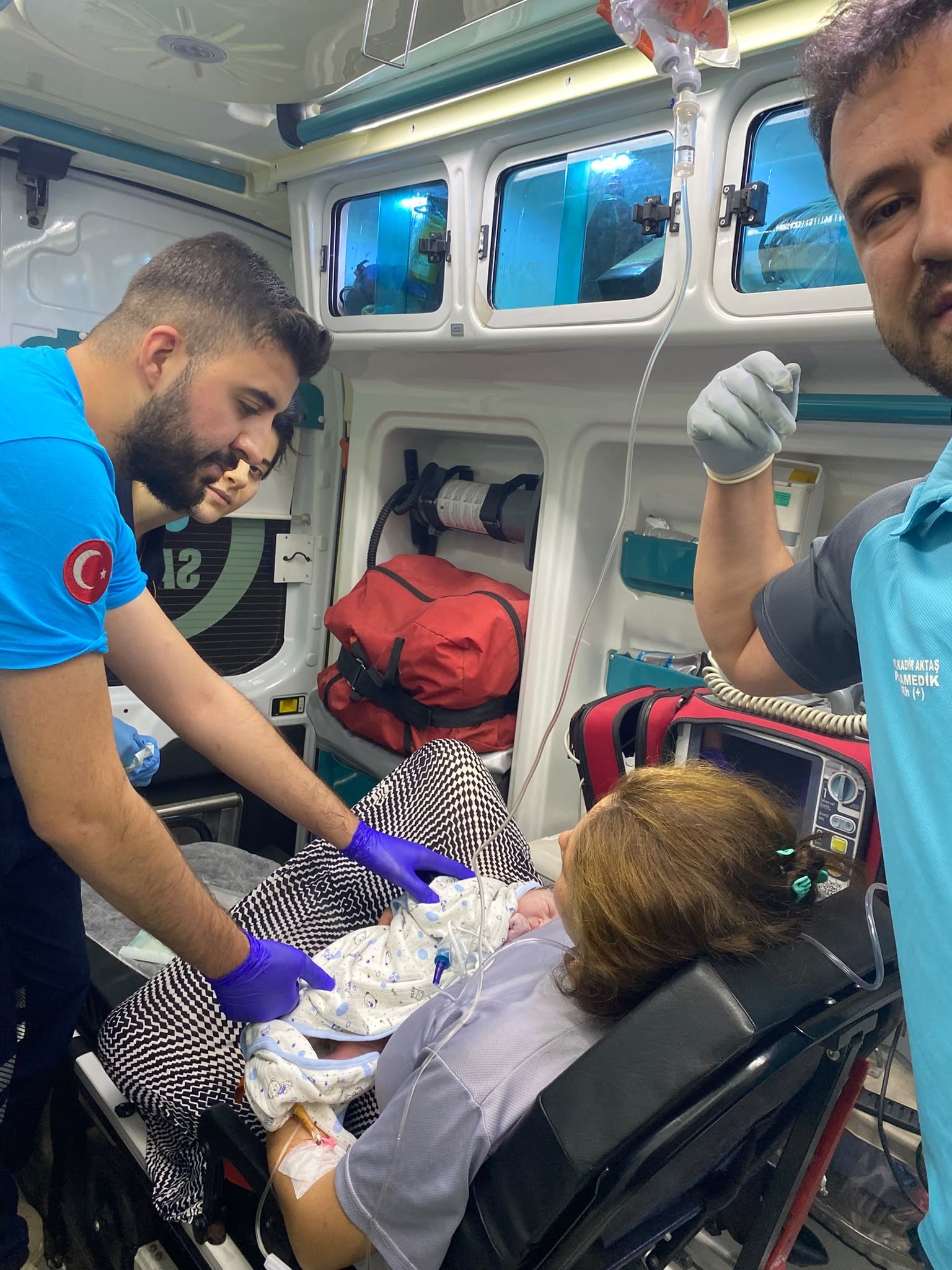 Kilis'te 112 ekibi ambulansa yetişti, bebek sağlıkla dünyaya geldi