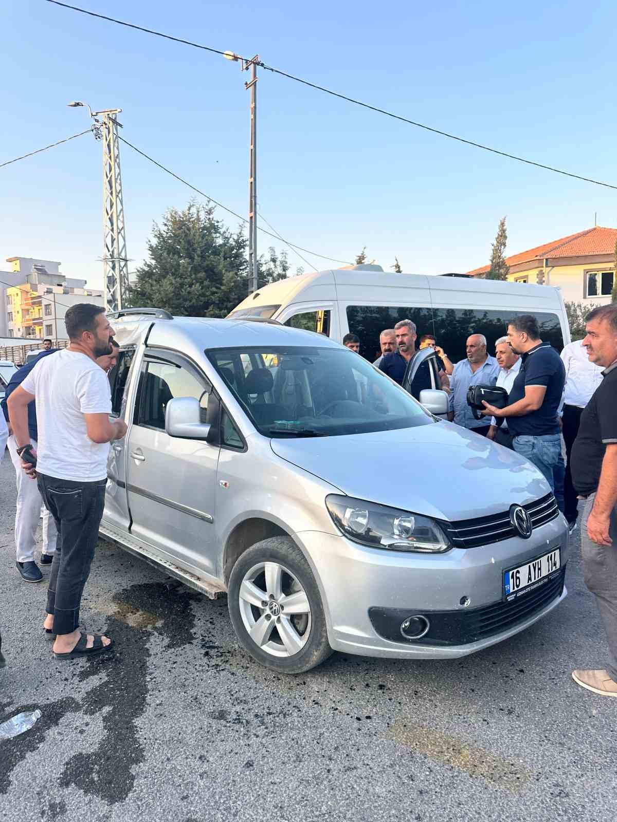 Adıyaman\'da hafif ticari araç ile kamyon çarpıştı, 3 kişi yaralandı