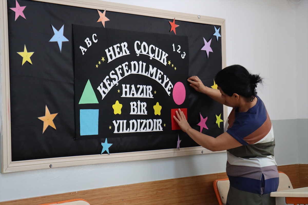 Hatay\'da yıkılan 210 okulun yerine 254 yeni okul eğitime kazandırıldı