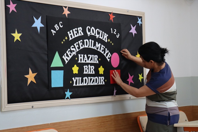Hatay'da yıkılan 210 okulun yerine 254 yeni okul eğitime kazandırıldı