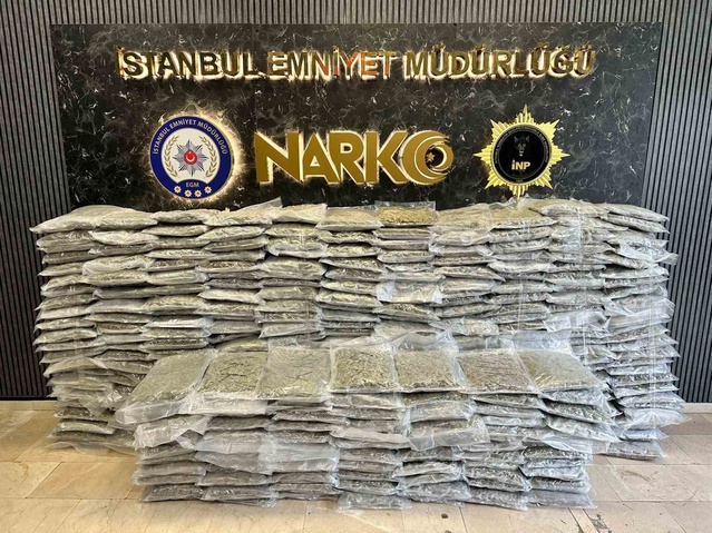 İstanbul Beykoz'da 409 kilo 600 gram skunk ele geçirildi, 3 şüpheli gözaltına alındı