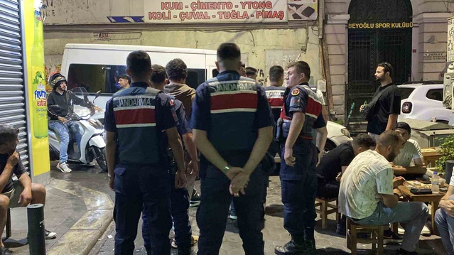 İstanbul'da eşcinsel barlara 'Ailem Güvende' operasyonu düzenlendi