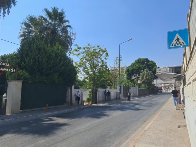 İzmir Bayraklı'da otobüsün çarptığı üniversiteli kız, hatalı tutanağa tepki gösterdi