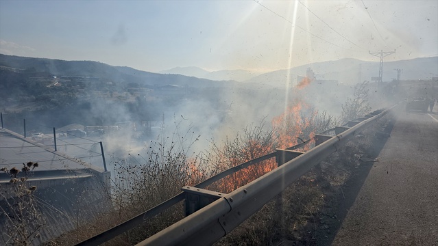 Karabük Safranbolu'da otluk yangını itfaiye ve orman ekiplerinin müdahalesiyle söndürüldü