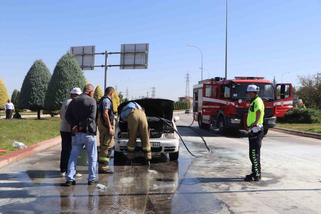 Karaman'da seyir halindeki otomobil alev aldı, LPG'li aracın motoru kullanılamaz hale geldi
