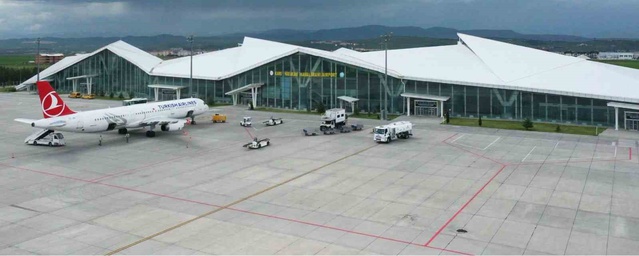 Kars Harakani Havalimanı ilk 8 ayda 423 bin yolcu ağırladı, Bakü uçuşları başladı