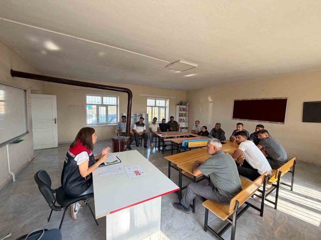 Kars'ta Tarım Ekipleri Köy Köy Dolaşıp Üreticilerin Taleplerini Dinliyor