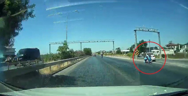 Antalya Manavgat'ta otomobile arkadan çarpan motosikletin sürücüsü yaralandı