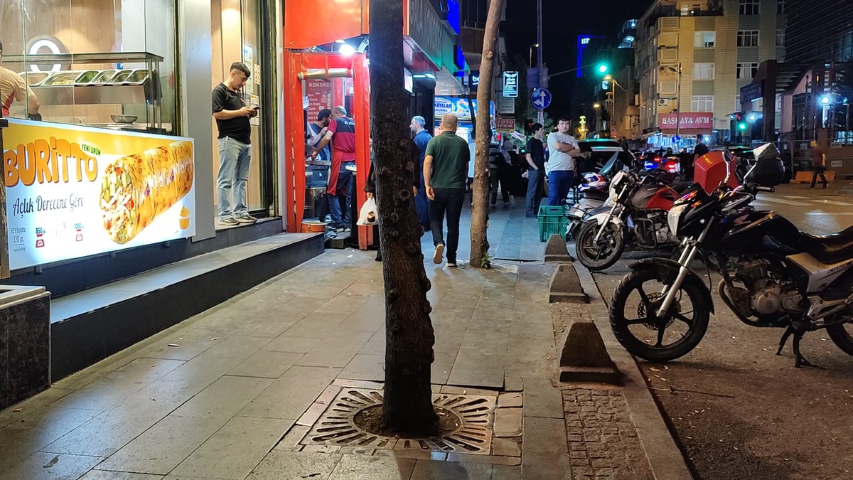 Küçükçekmece\'de alacak kavgasında silahla yaralanan D.C., şüpheli Y.D. silahla yakalandı