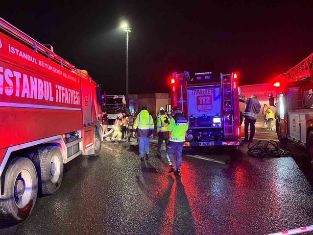 Kuzey Marmara Otoyolu'nda alev alan yolcu otobüsünde 2 kişi öldü, 8 kişi yaralandı