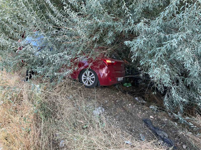 Malatya-Adıyaman karayolunda otomobil şarampole devrildi, 1 kişi hafif yaralandı