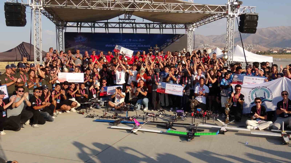 Malatya\'da TEKNOFEST İHA yarışmaları 110 takımın katılımıyla tamamlandı