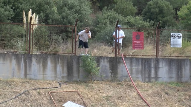 Maltepe'de otluk alandan çıkan yangın Kenan Evren Kışlası'nın ağaçlık alanına sıçradı