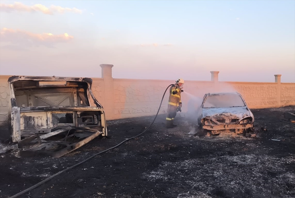 Mardin\'de hurda araç alanındaki yangın itfaiye ekiplerince söndürüldü