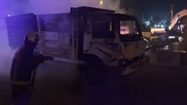Mardin Kızıltepe'de park halindeki kamyonda yangın çıktı, araçta büyük hasar oluştu