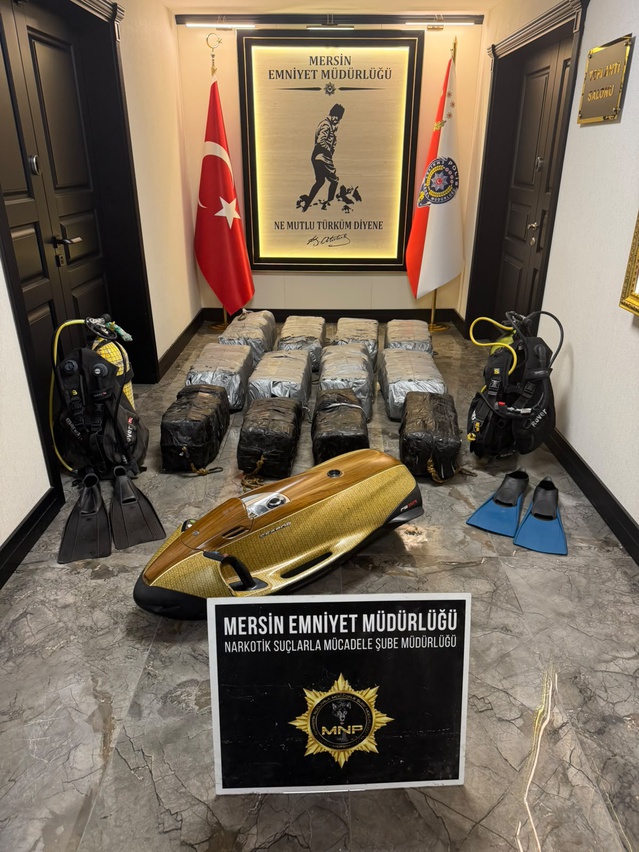 Mersin Limanı'nda geminin altına gizlenen 350 kilo kokain ele geçirildi